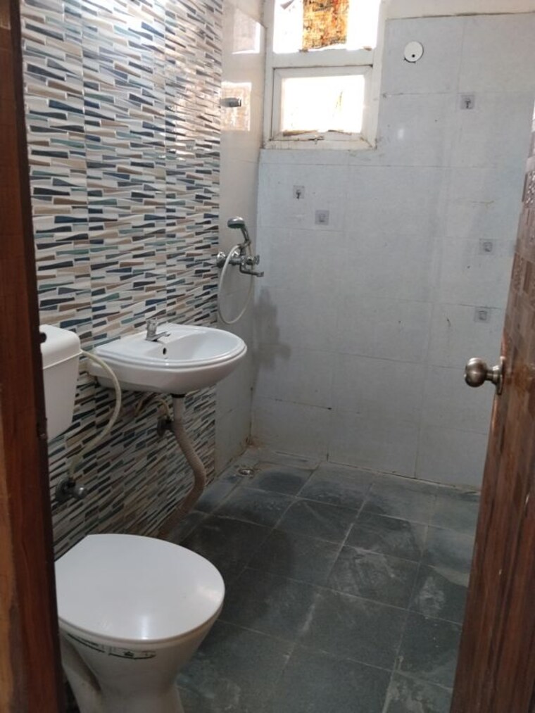 Bathroom, signature-global-the-roselia 2 Bedroom 569 Sq.Ft. Apartment In Sector 95a Gurgaon 10596118