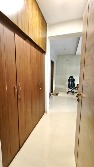Furnished Amenities in 3 BHK Apartment at Satellite Tower, Goregaon East – for Rent