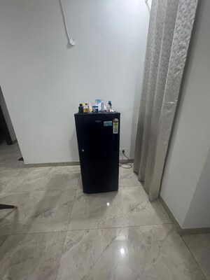 Room in 3 BHK Apartment at Uptown Insignia, International Airport Road – for Rent