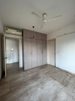Room in 3.5 BHK Apartment at Wadhwa Imperial Heights, Goregaon West – for Sale