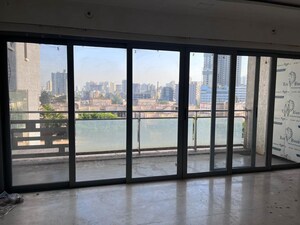 Room in 3.5 BHK Apartment at Wadhwa Imperial Heights, Goregaon West – for Sale