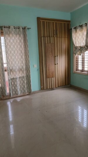 Room in 3 BHK Builder Floor at BPTP Parkland Pride, Sector 77 – for Rent