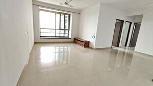 Room in 2.5 BHK Apartment at Oberoi Realty Woods, Goregaon East – for Rent