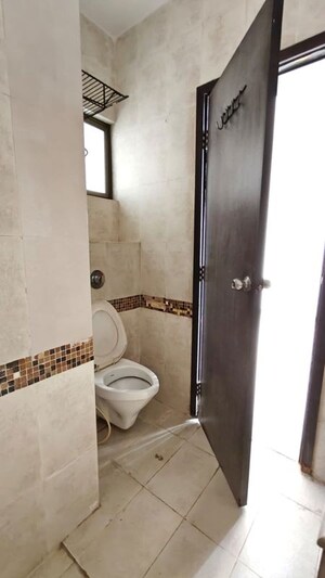 Bathroom in 2.5 BHK Apartment at Oberoi Realty Woods, Goregaon East – for Rent