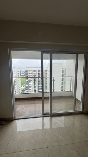 Room in 3 BHK Apartment at Gera Planet Of Joy, Kharadi – for Rent