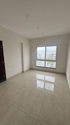 Room in 3 BHK Apartment at Gera Planet Of Joy, Kharadi – for Rent