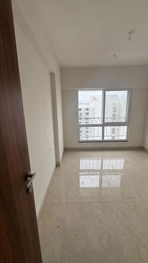Room in 3 BHK Apartment at Gera Planet Of Joy, Kharadi – for Rent