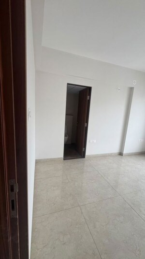 Room in 3 BHK Apartment at Gera Planet Of Joy, Kharadi – for Rent