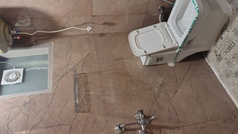 Bathroom, unitech-south-city-1 1 RK 280 Sq.Ft. Builder Floor In South City 1 Gurgaon 10596215