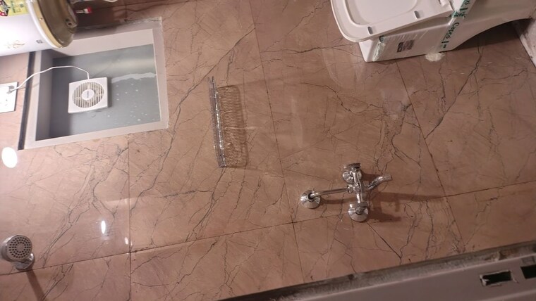 Bathroom, unitech-south-city-1 1 RK 280 Sq.Ft. Builder Floor In South City 1 Gurgaon 10596215