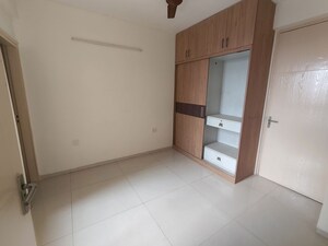Room in 4 BHK Apartment at Tulip Violet, Sector 69 – for Rent