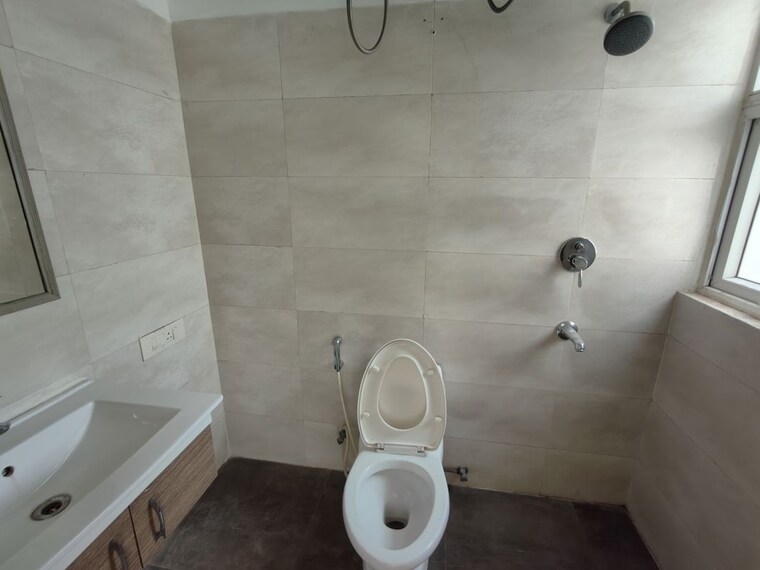Bathroom, tulip-violet 4 Bedroom 2110 Sq.Ft. Apartment In Sector 69 Gurgaon 10596222