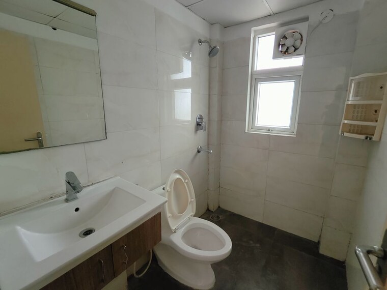Bathroom, tulip-violet 4 Bedroom 2110 Sq.Ft. Apartment In Sector 69 Gurgaon 10596222