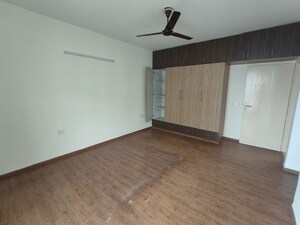 Room in 4 BHK Apartment at Tulip Violet, Sector 69 – for Rent