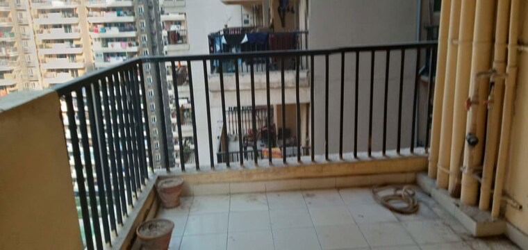 Balcony, gaur-city-2-14th-avenue 2 Bedroom 1040 Sq.Ft. Apartment In Sector 16c Greater Noida Greater Noida 10596238