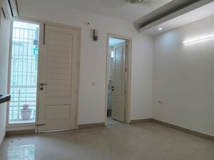 Room in 3 BHK Builder Floor at Chittaranjan Park – for Rent