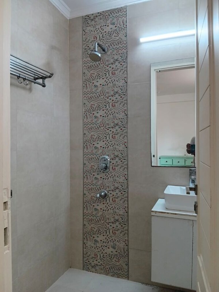 Bathroom, chittaranjan park 3 Bedroom 1426 Sq.Ft. Builder Floor In Chittaranjan Park Delhi 10596233