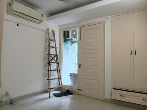 Room in 3 BHK Builder Floor at Chittaranjan Park – for Rent