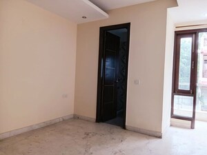 Room in 3 BHK Builder Floor at Chittaranjan Park – for Rent