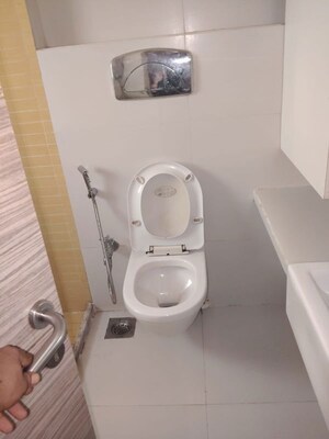 Bathroom in 3 BHK Apartment at Group Seven Rushi Heights, Goregaon East – for Rent