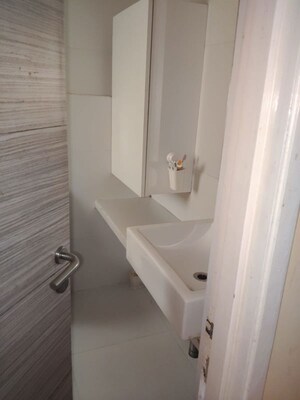 Bathroom in 3 BHK Apartment at Group Seven Rushi Heights, Goregaon East – for Rent