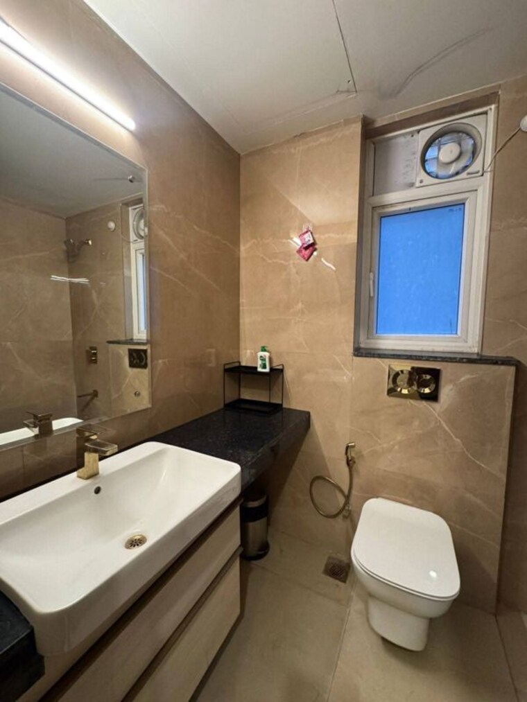 Bathroom, smart-world-orchard 3 Bedroom 1712 Sq.Ft. Apartment In Sector 61 Gurgaon 10596296