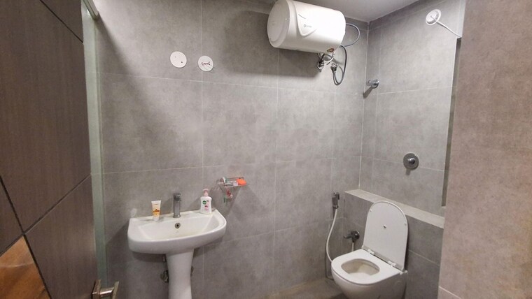 Bathroom, aditya-empress-towers 3 Bedroom 2625 Sq.Ft. Apartment In Shaikpet Hyderabad 10596226