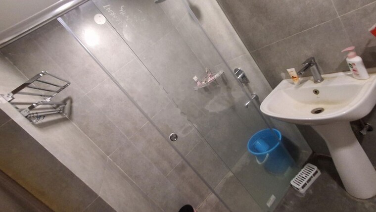 Bathroom, aditya-empress-towers 3 Bedroom 2625 Sq.Ft. Apartment In Shaikpet Hyderabad 10596226