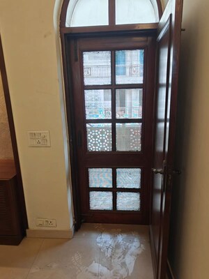 Room in 3 BHK Builder Floor at Safdarjung Enclave – for Rent