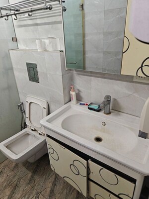 Bathroom in 3 BHK Builder Floor at Safdarjung Enclave – for Rent