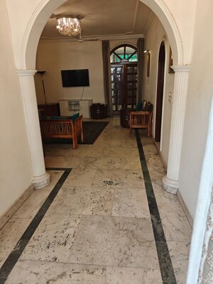 Parking in 3 BHK Builder Floor at Safdarjung Enclave – for Rent