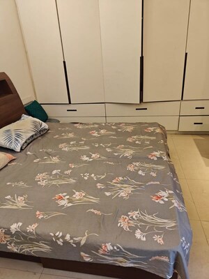 Parking in 3 BHK Builder Floor at Safdarjung Enclave – for Rent
