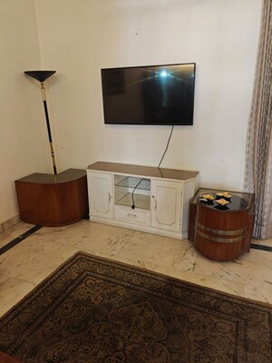 Furnished Amenities in 3 BHK Builder Floor at Safdarjung Enclave – for Rent