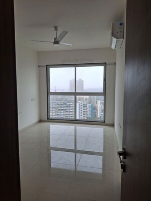 Room in 3 BHK Apartment at Runwal Nirvana, Parel – for Rent