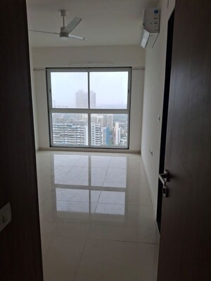 Room in 3 BHK Apartment at Runwal Nirvana, Parel – for Rent