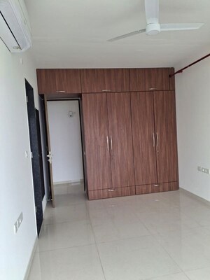 Room in 3 BHK Apartment at Runwal Nirvana, Parel – for Rent