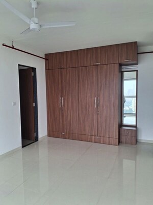 Room in 3 BHK Apartment at Runwal Nirvana, Parel – for Rent
