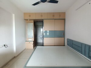 Room in 2.5 BHK Apartment at BK Jhala Simpli City Phase II, Handewadi – for Sale