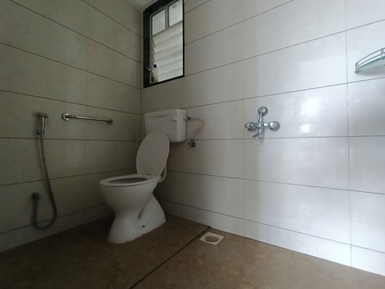 Bathroom, bk-jhala-simpli-city-phase-ii 2.5 Bedroom 1100 Sq.Ft. Apartment In Handewadi Pune 10596366