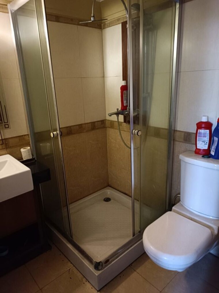 Bathroom, sector 33 3 Bedroom 2000 Sq.Ft. Independent House In Sector 33 Noida 10596424