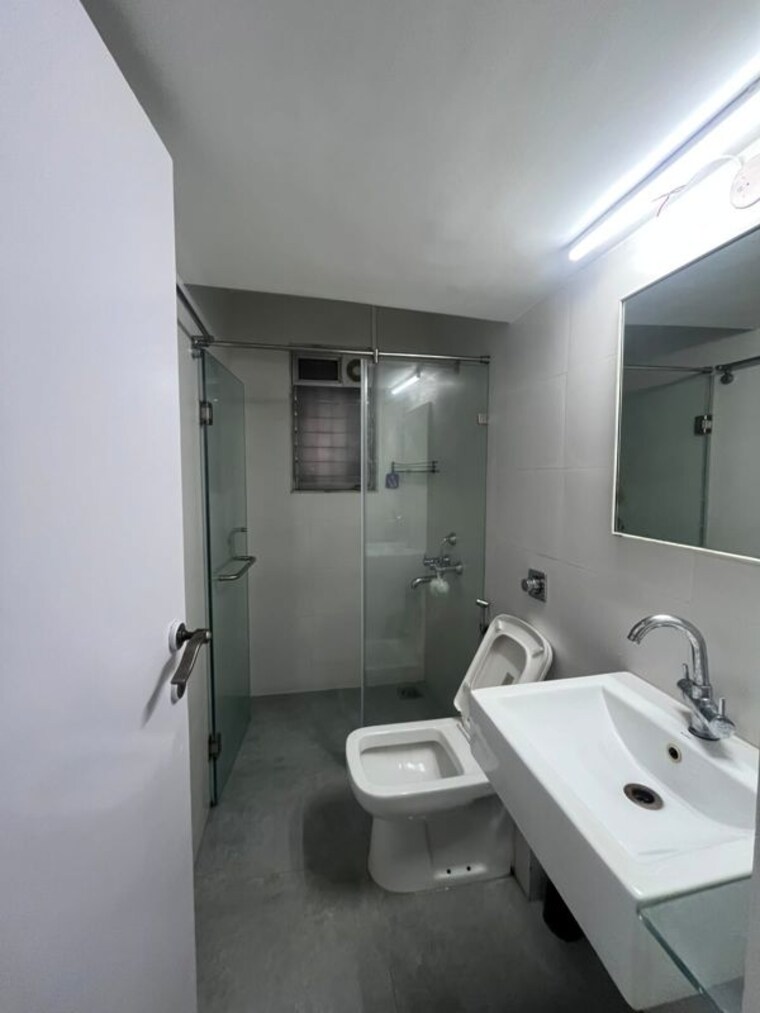 Bathroom, versova 2 Bedroom 800 Sq.Ft. Apartment In Versova Mumbai 10596422