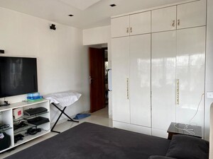 Room in 4 BHK Apartment at Samartha Aangan, Andheri West – for Sale