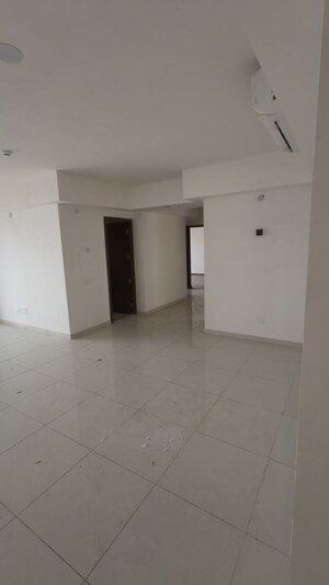 Room in 3.5 BHK Apartment at Godrej Air Sector 85, Sector 85 – for Rent