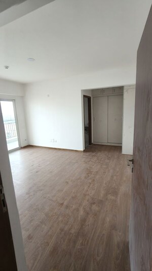 Room in 3.5 BHK Apartment at Godrej Air Sector 85, Sector 85 – for Rent