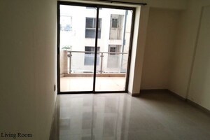 Room in 2 BHK Apartment at Gulmohar Goldcoast, Kharadi – for Rent