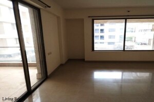 Room in 2 BHK Apartment at Gulmohar Goldcoast, Kharadi – for Rent