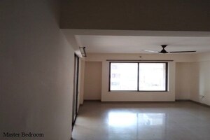 Room in 2 BHK Apartment at Gulmohar Goldcoast, Kharadi – for Rent