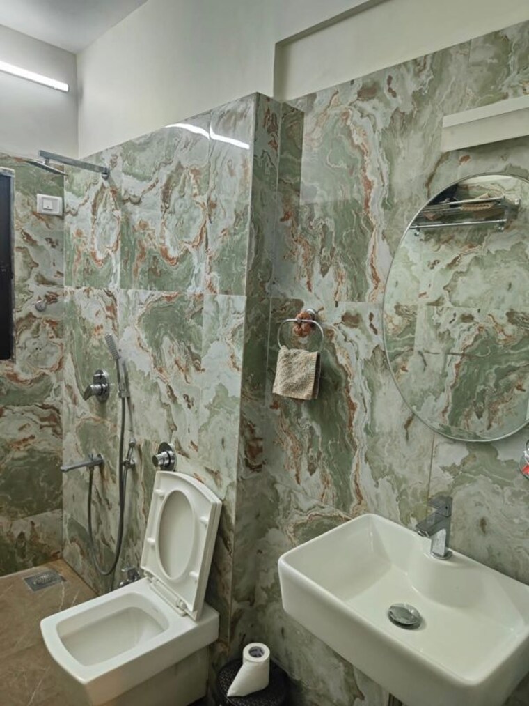 Bathroom, lokhandwala-residency 3 Bedroom 1380 Sq.Ft. Apartment In Worli Mumbai 10596464