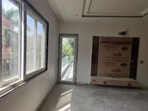 Room in 4 BHK Builder Floor at Rohini Sector 16 – for Sale