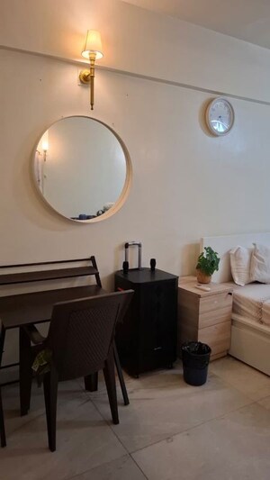 Team Area in 2 BHK Apartment at Bandra West – for Rent
